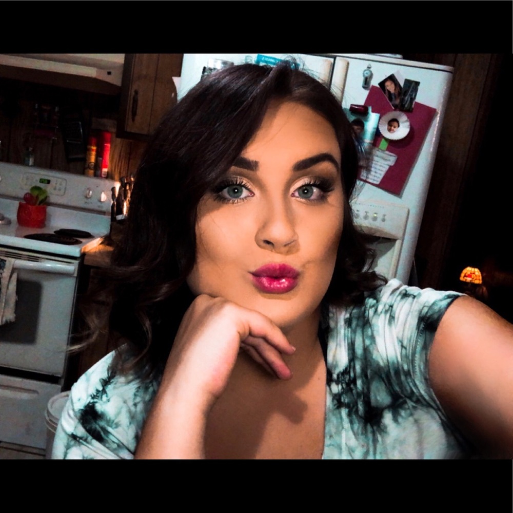 Meet your Posher, Carlee